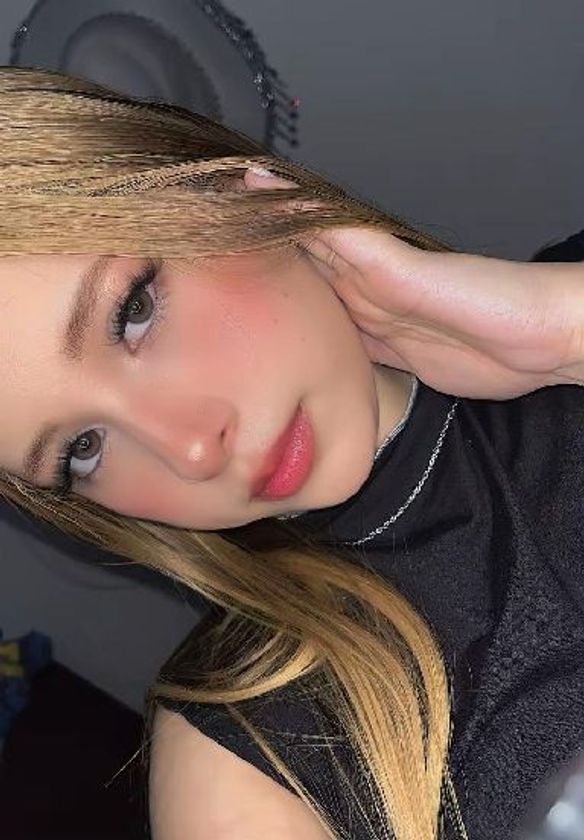 Michi from Colombia — a real girl you could meet for a video chat on FlirtifyGirl